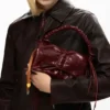 Kleine Tasche mit glänzender Schleife