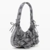 Kleine Tasche mit Schmetterlings-Applikationen Kleine Tasche mit Schmetterlings-Applikationen