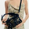 Kleine Tasche mit Schnalle Kleine Tasche mit Schnalle