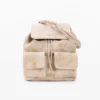 Kleiner bestickter Rucksack