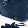 Kleiner Denim-Rucksack mit Blumenmuster Kleiner Denim-Rucksack mit Blumenmuster