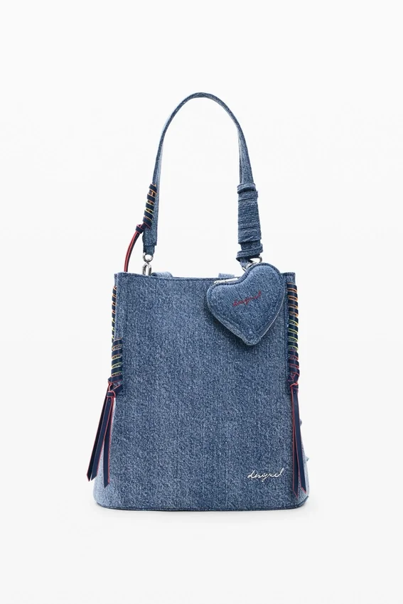 Kleiner Denim-Rucksack mit Herz Kleiner Denim-Rucksack mit Herz