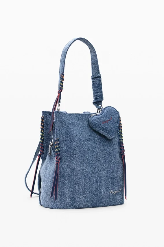 Kleiner Denim-Rucksack mit Herz Kleiner Denim-Rucksack mit Herz