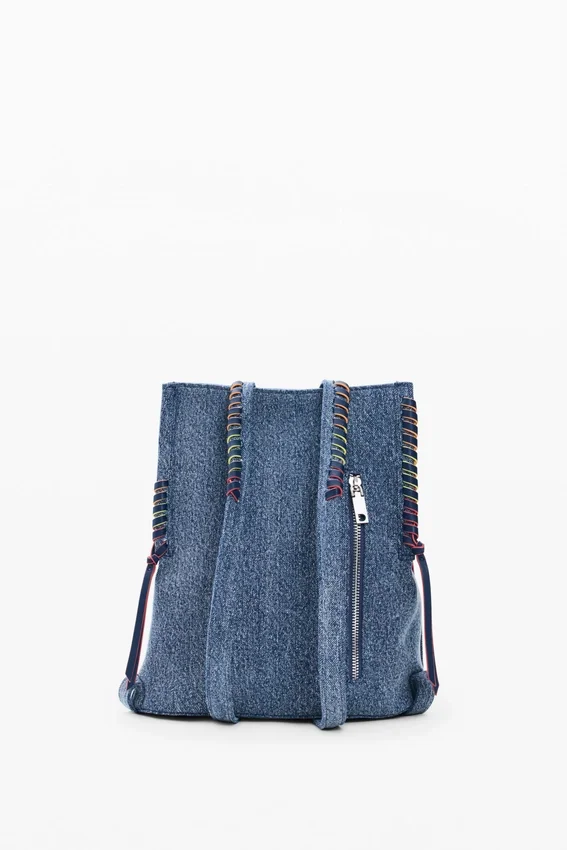 Kleiner Denim-Rucksack mit Herz Kleiner Denim-Rucksack mit Herz