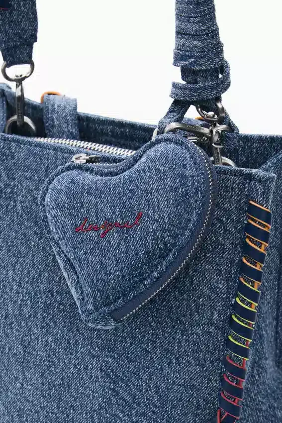Kleiner Denim-Rucksack mit Herz Kleiner Denim-Rucksack mit Herz