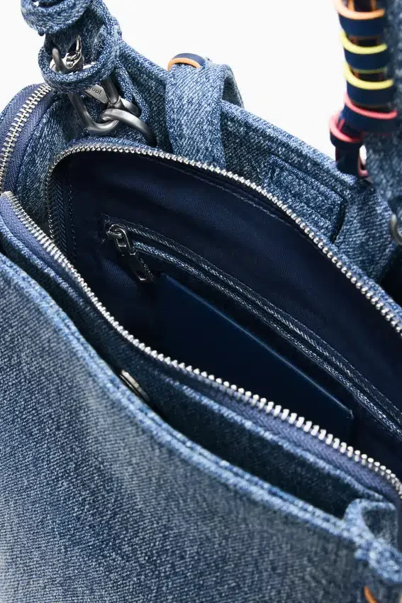 Kleiner Denim-Rucksack mit Herz Kleiner Denim-Rucksack mit Herz