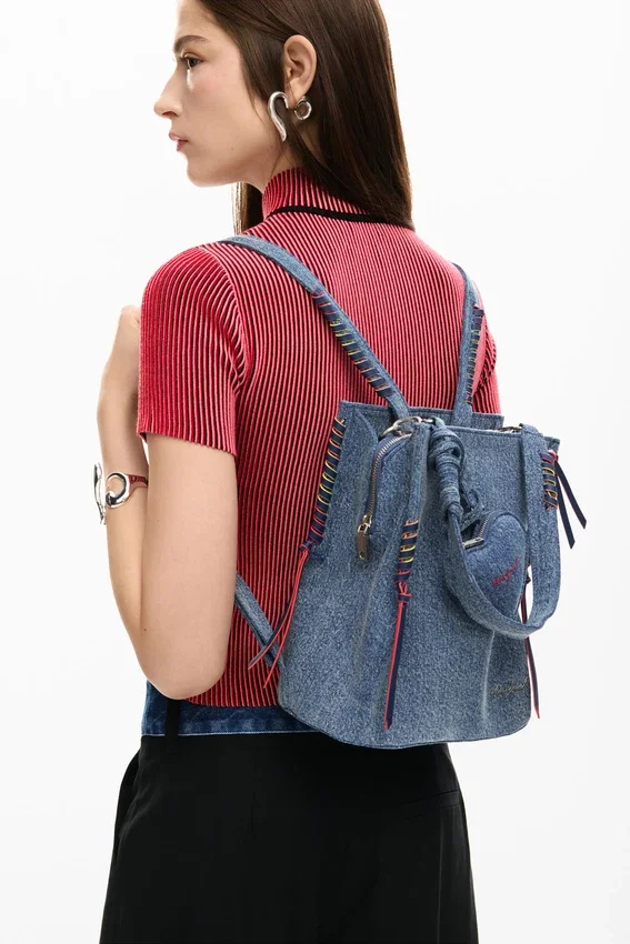 Kleiner Denim-Rucksack mit Herz Kleiner Denim-Rucksack mit Herz