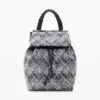Kleiner Denim-Rucksack mit Zickzackmuster Kleiner Denim-Rucksack mit Zickzackmuster