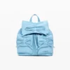 Kleiner glänzender Rucksack mit Schleife Kleiner glänzender Rucksack mit Schleife