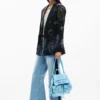 Kleiner glänzender Rucksack mit Schleife Kleiner glänzender Rucksack mit Schleife
