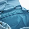 Kleiner glänzender Rucksack mit Schleife Kleiner glänzender Rucksack mit Schleife