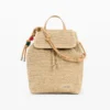 Kleiner Raffia-Rucksack mit Anhängern Kleiner Raffia-Rucksack mit Anhängern