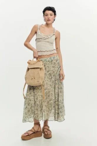 Kleiner Raffia-Rucksack mit Anhängern