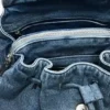 Kleiner Rucksack aus Denim mit Anhängern