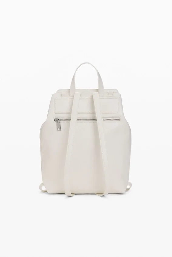 Kleiner Rucksack mit Anhängern Kleiner Rucksack mit Anhängern