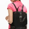 Kleiner Rucksack mit Applikationen für Blumen