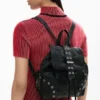 Kleiner Rucksack mit Perforation Kleiner Rucksack mit Perforation