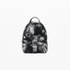 Kleiner Rucksack mit Schnallen Kleiner Rucksack mit Schnallen