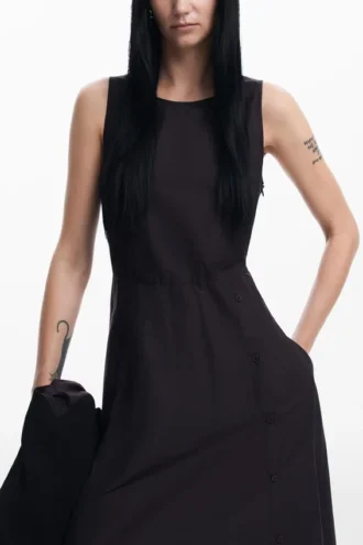 Kombiniertes einfarbiges Kleid Kombiniertes einfarbiges Kleid