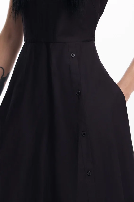 Kombiniertes einfarbiges Kleid Kombiniertes einfarbiges Kleid