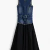 Kombiniertes Jeans-Kleid Kombiniertes Jeans-Kleid