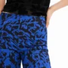 Kunstvolle Hose mit Schlitzen Kunstvolle Hose mit Schlitzen
