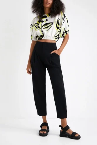Kurze Bluse mit Blumenmuster