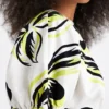 Kurze Bluse mit Blumenmuster Kurze Bluse mit Blumenmuster