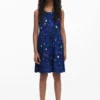 Kurzes, ausgestelltes Blumenkleid Kurzes, ausgestelltes Blumenkleid