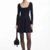Kurzes, ausgestelltes Kleid Kurzes, ausgestelltes Kleid