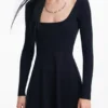 Kurzes, ausgestelltes Kleid Kurzes, ausgestelltes Kleid