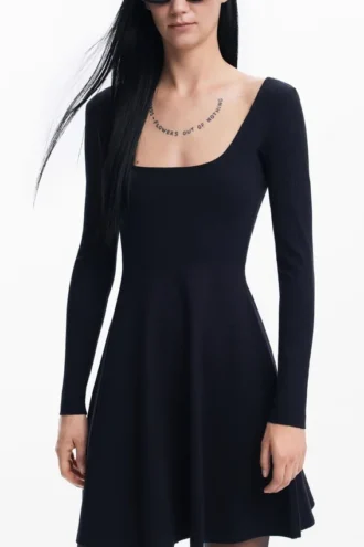 Kurzes, ausgestelltes Kleid