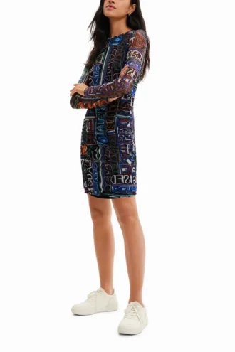 Kurzes, figurbetontes Tüll-Shorts-Kleid Kurzes, figurbetontes Tüll-Shorts-Kleid