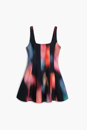 Kurzes Kleid mit Einsätzen
