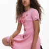 Kurzes Kleid mit Logo Kurzes Kleid mit Logo
