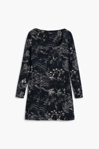 Kurzes Kleid mit quadratischem Ausschnitt