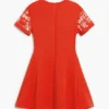 Kurzes Kleid mit Schriftzug Kurzes Kleid mit Schriftzug