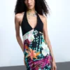 Kurzes Kleid mit tropischem Print