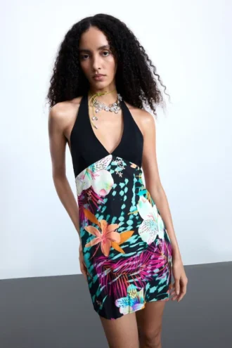 Kurzes Kleid mit tropischem Print