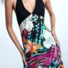 Kurzes Kleid mit tropischem Print
