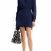 Kurzes, strukturiertes Hemdkleid Kurzes, strukturiertes Hemdkleid