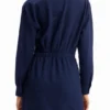 Kurzes, strukturiertes Hemdkleid Kurzes, strukturiertes Hemdkleid