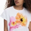 Kurzärmeliges T-Shirt mit gestickten Blumen
