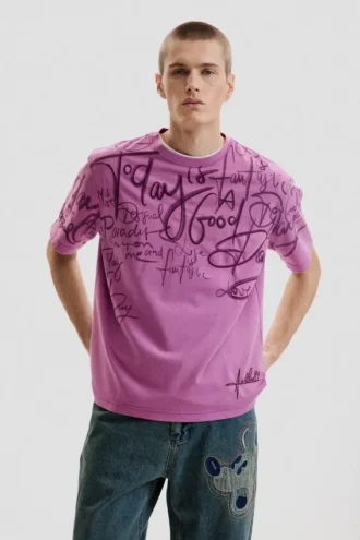 Kurzärmeliges T-Shirt mit Schriftzug