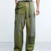 Lange Hose im Military-Stil