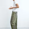 Lange Hose im Military-Stil