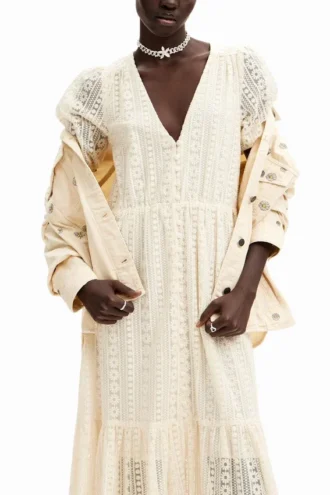 Langes besticktes Kleid