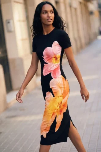 Langes Blumenkleid