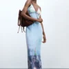Langes Jeans-Kleid mit Trägern Langes Jeans-Kleid mit Trägern