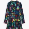 Langärmliges Kleid mit Schriftzug Langärmliges Kleid mit Schriftzug